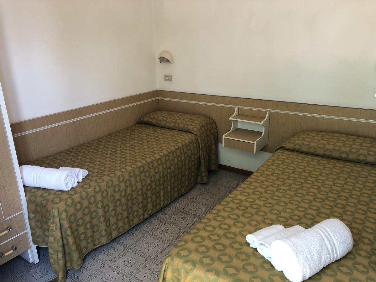 Hotel Alexander San Mauro Mare Екстер'єр фото