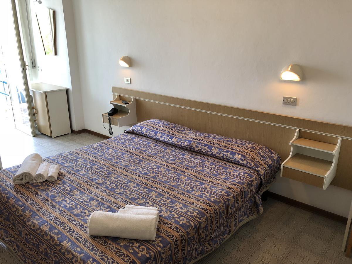 Hotel Alexander San Mauro Mare Екстер'єр фото
