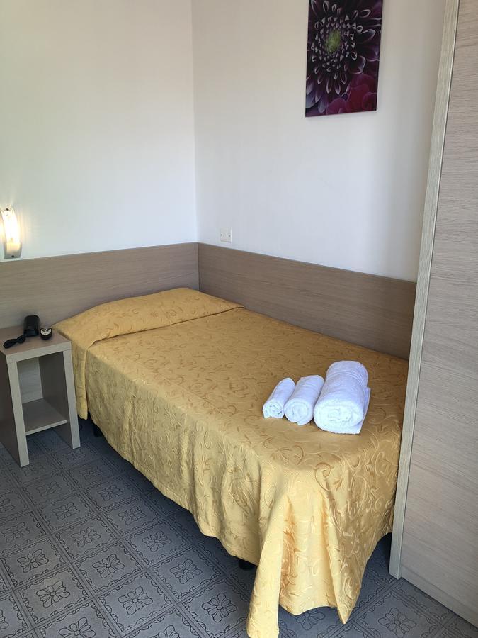 Hotel Alexander San Mauro Mare Екстер'єр фото