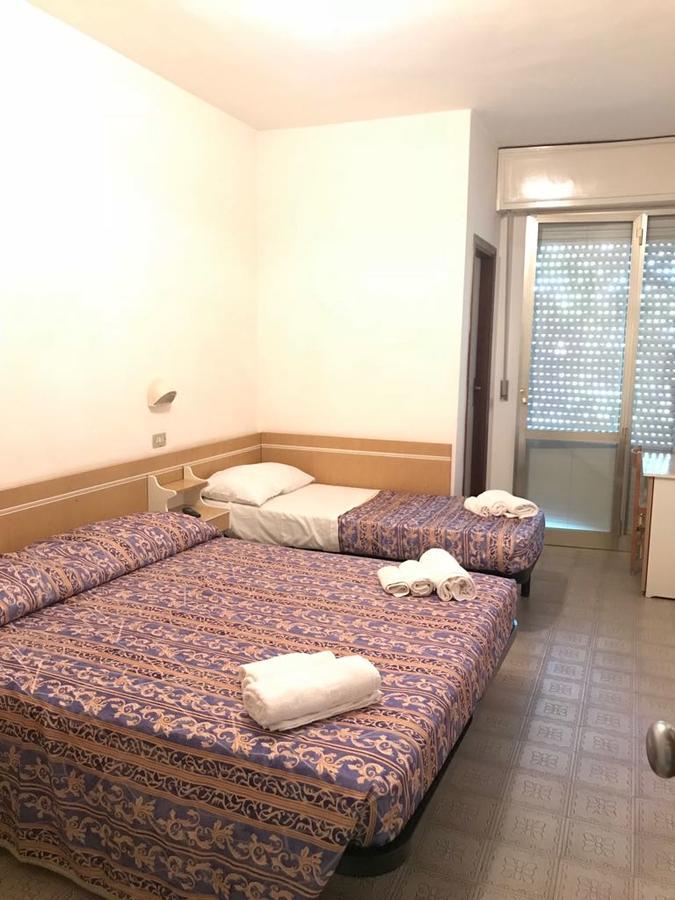 Hotel Alexander San Mauro Mare Екстер'єр фото